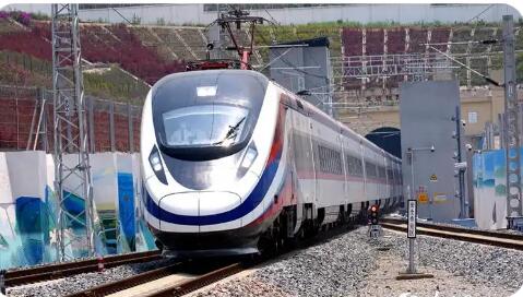 中老鐵路開(kāi)通運(yùn)營(yíng)滿四年 累計(jì)發(fā)送旅客超6250萬(wàn)人次