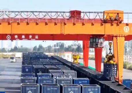 中老鐵路開(kāi)通四年 客貨運(yùn)量持續(xù)增長(zhǎng)