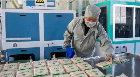 西藏：構(gòu)建“引路人”“鋪橋人”“貼心人”服務(wù)體系