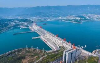 三峽集團：迎風踏浪書答卷