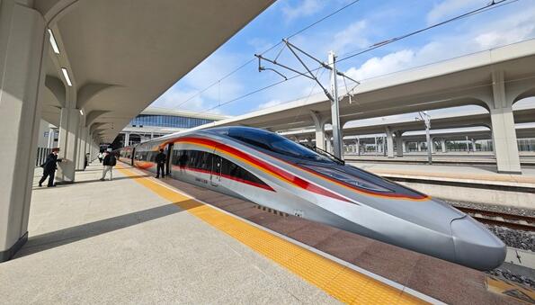 “雙線齊發(fā)” 再提速！粵東西時速350公里高鐵兩大通道實(shí)現(xiàn)全面貫通