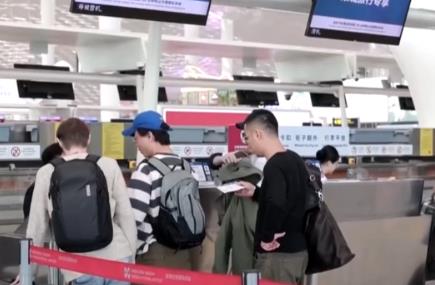 冰雪游熱度高 跨年熱潮涌動(dòng) 冰雪為“媒”南北游客開(kāi)啟“雙向奔赴”