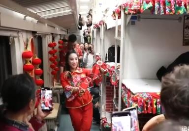 從“觀光式”到“沉浸式”文旅轉(zhuǎn)變 “列車(chē)+文化+體驗(yàn)”助力冰雪經(jīng)濟(jì)熱力全開(kāi)