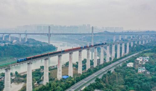 西部陸海新通道隆瀘敘鐵路開(kāi)通