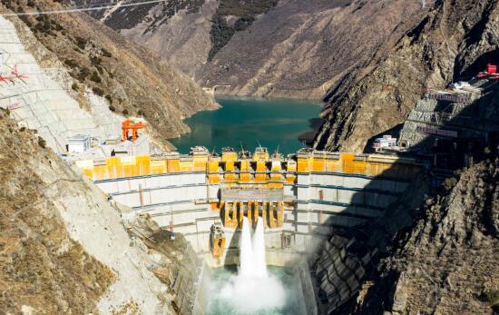 華電金上葉巴灘水電站首批機(jī)組正式投產(chǎn)發(fā)電