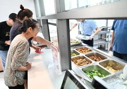 社區(qū)服務(wù)消費：圍繞百姓“日?！?構(gòu)建幸?！拔⑷印?></a></div><!-- img end -->	<div   id=