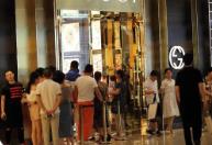 權(quán)威機構(gòu)入局激活消費 奢侈品市場復(fù)蘇，消費價值觀重塑