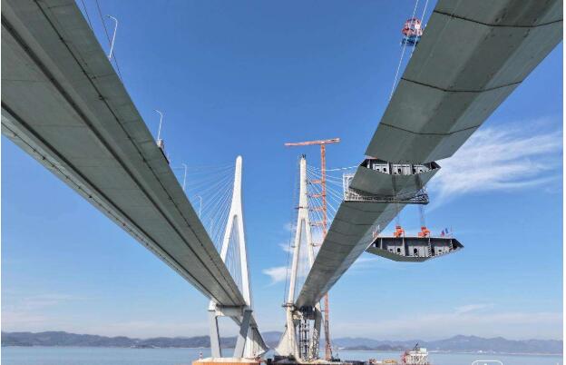 國內(nèi)首座市域（郊）鐵路跨海大橋合龍