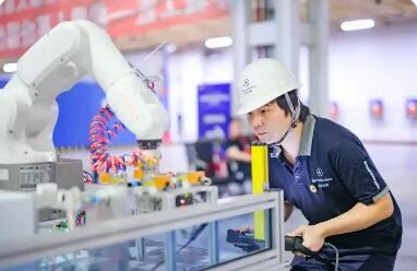 “人機協(xié)作”新崗位密集涌現(xiàn) AI激活就業(yè)市場新動能