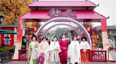 設(shè)計(jì)更精細(xì) 產(chǎn)業(yè)更完善　漢服“穿”出消費(fèi)時(shí)尚