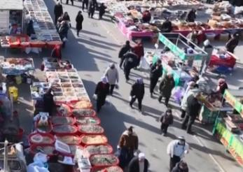 “菜籃子”“果盤子”量足價(jià)穩(wěn)物豐 吃出人氣“擠”出財(cái)氣添彩火熱“年經(jīng)濟(jì)”