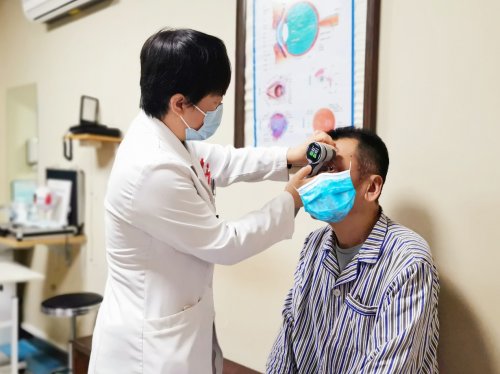 微創(chuàng)技術點燃新希望：海卓思引流器植入成功挽救復雜青光眼患者視力