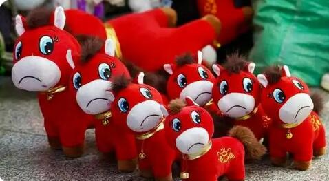 “小失誤”變“大商機(jī)” “哭哭馬”爆火點(diǎn)燃情緒消費(fèi)新熱潮