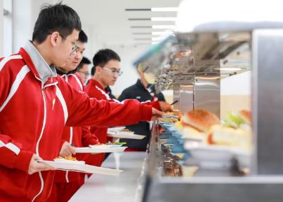 告別校外供餐 2027年底所有北京中小學(xué)將實現(xiàn)校內(nèi)食堂供餐