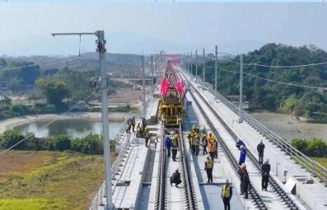 工程進(jìn)度不斷刷新 全國鐵路建設(shè)開年提速