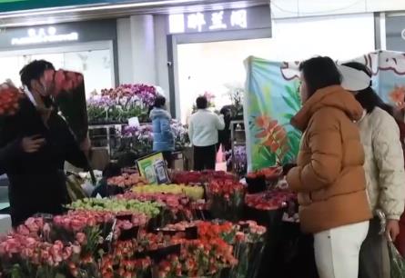 “鮮味經(jīng)濟”“鮮花經(jīng)濟”撬動節(jié)前火熱消費 多地開啟“年貨交易模式”