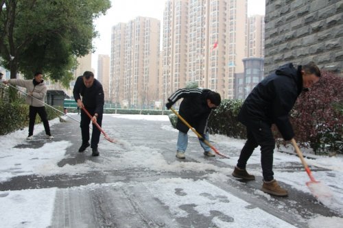 聞雪而動(dòng)，守護(hù)有痕——漢南煙草暖心護(hù)航員工出行