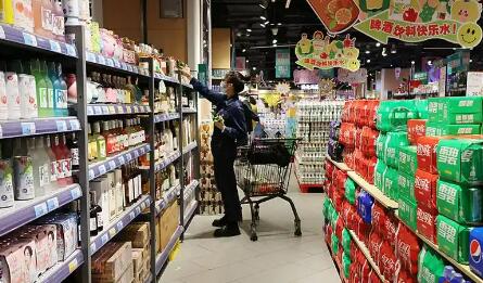 2025年社會消費品零售總額突破50萬億元 超大規(guī)模市場優(yōu)勢持續(xù)顯現(xiàn)