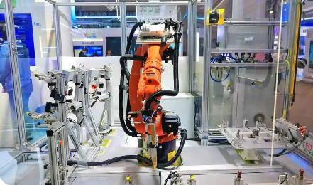 政策密集發(fā)力 “工業(yè)互聯(lián)網+AI”融合邁入新階段