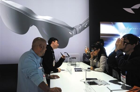 產(chǎn)品迭代 出貨激增  智能眼鏡“熱”撬動產(chǎn)業(yè)鏈升級