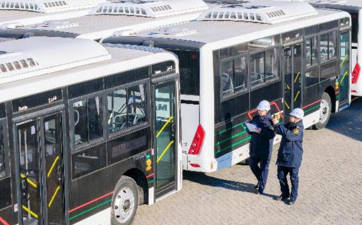 國產(chǎn)客車批量啟運(yùn) 中阿交通合作再添新篇
