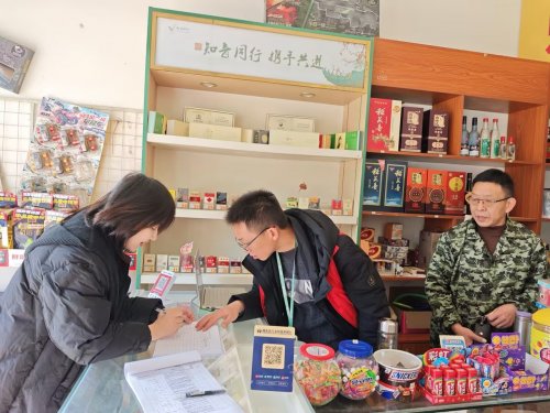 一方店堂聚溫暖，客我同心賀新歲