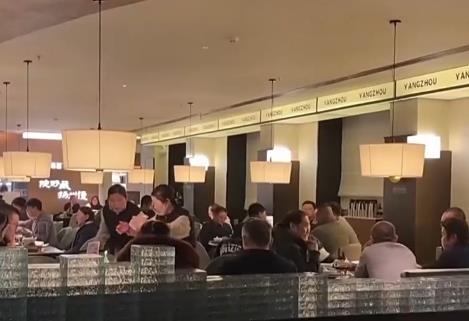 馬元素菜品成亮點(diǎn) 禮盒套餐走俏 今年年夜飯市場(chǎng)亮點(diǎn)多