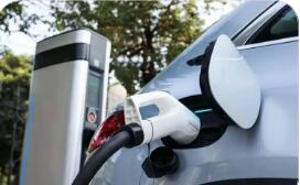 我國建成全球最大電動(dòng)汽車充電網(wǎng)絡(luò)