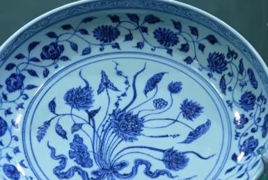 紋飾紋樣與賽博光影碰撞、古韻國風(fēng)成“頂流審美” 中華文化創(chuàng)新表達(dá)彰顯蓬勃生命力