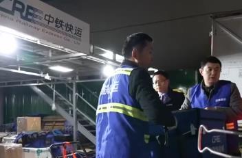 從生態(tài)牧場到煙火餐桌濃濃年味傳遞千家萬戶 高鐵快運助力特色食材“朝發(fā)夕至”