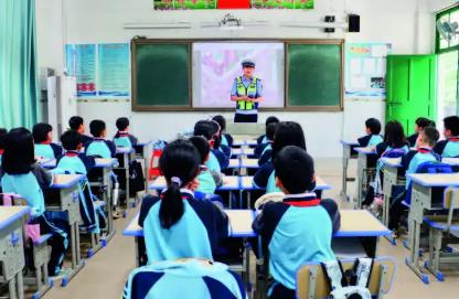 四川推出青少年“法治護(hù)航·成長賦能”行動(dòng)　確保中小學(xué)校“一校一警”
