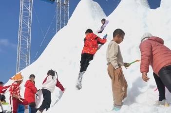 強(qiáng)勢(shì)出海！冰雪消費(fèi)新場(chǎng)景不斷涌現(xiàn) 創(chuàng)新賦能產(chǎn)業(yè)升級(jí)