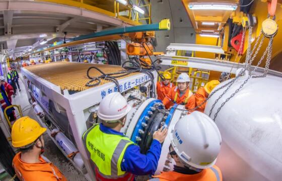 國產(chǎn)“深?？臻g站”首次“對(duì)接”中國高鐵