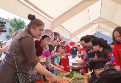 “潮”出消費新活力！“傳統(tǒng)+創(chuàng)意”掀起最炫民族風 游客沉浸式享受新春樂趣