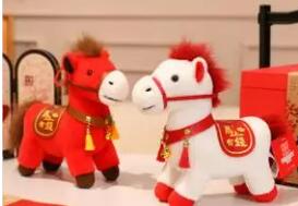 文創(chuàng)“策馬”出圈 “跑”出消費(fèi)新賽道