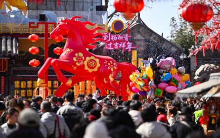 春節(jié)假期消費(fèi)市場(chǎng)觀察：“市面”紅火 “新潮”涌動(dòng)