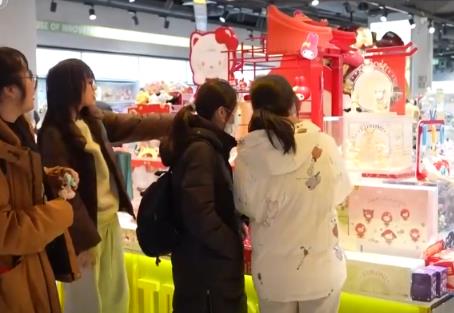 以“電影+”為紐帶串聯(lián)起消費(fèi)互通 “觀影+餐飲+購(gòu)物”釋放多元消費(fèi)動(dòng)能