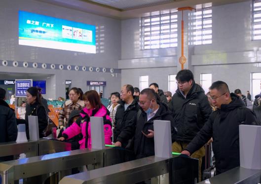 春節(jié)假期內(nèi)蒙古跨區(qū)域人員流動(dòng)3949余萬人次 創(chuàng)同期歷史新高