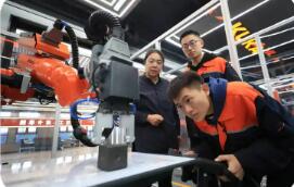 破解人才供需錯(cuò)位 驅(qū)動(dòng)產(chǎn)業(yè)轉(zhuǎn)型升級(jí)——我國(guó)新工科教育改革情況調(diào)研