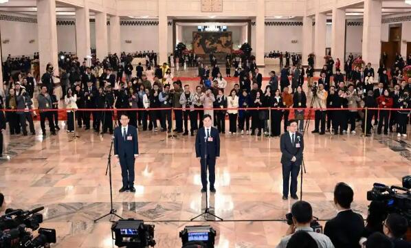 攜手逐夢 勇毅前行——全國政協(xié)十四屆四次會(huì)議首場“委員通道”掃描