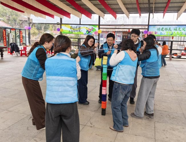 浠水畔，巾幗“揉”春入夢；新征程，紅妝破浪乘風