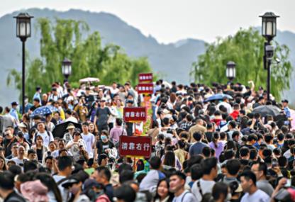 受惠于擴大消費的政策刺激，居民旅游消費需求潛力釋放