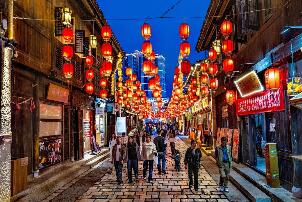 這個(gè)春節(jié)，“21℃的城市”安順為何熱度爆表？