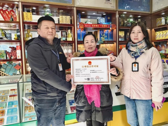 紅安煙草：傳承雷鋒精神勇?lián)鷩笫姑?></a></div><!-- img end -->	<div   id=