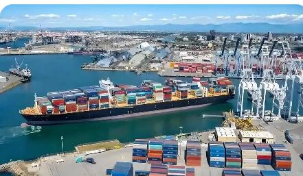 2025年歐盟貨物貿(mào)易順差1280億歐元 中國為最大進(jìn)口來源國