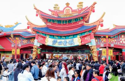 四川再添文旅演藝新地標，成都夢回青城演藝小鎮(zhèn)開業(yè)