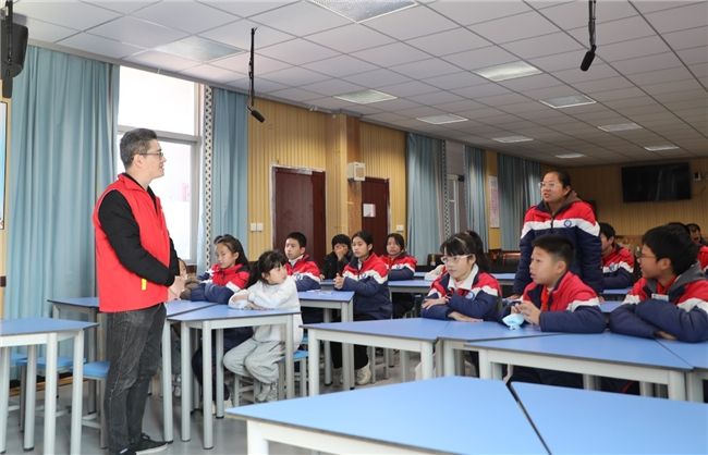 浙江龍港：潤(rùn)物無(wú)聲伴成長(zhǎng) 護(hù)苗入校話“法”言