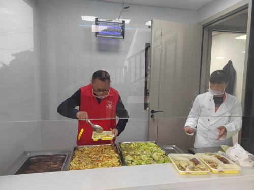 愛心食堂暖冬日  點(diǎn)亮幸福“夕陽紅”