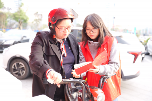 普法宣傳進(jìn)社區(qū) 法律浸潤心坎里