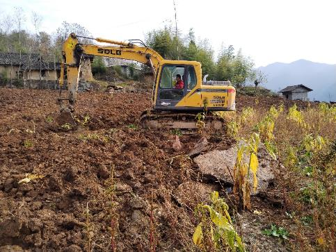 湖北興山：煙田深翻 助推煙葉高質(zhì)量發(fā)展